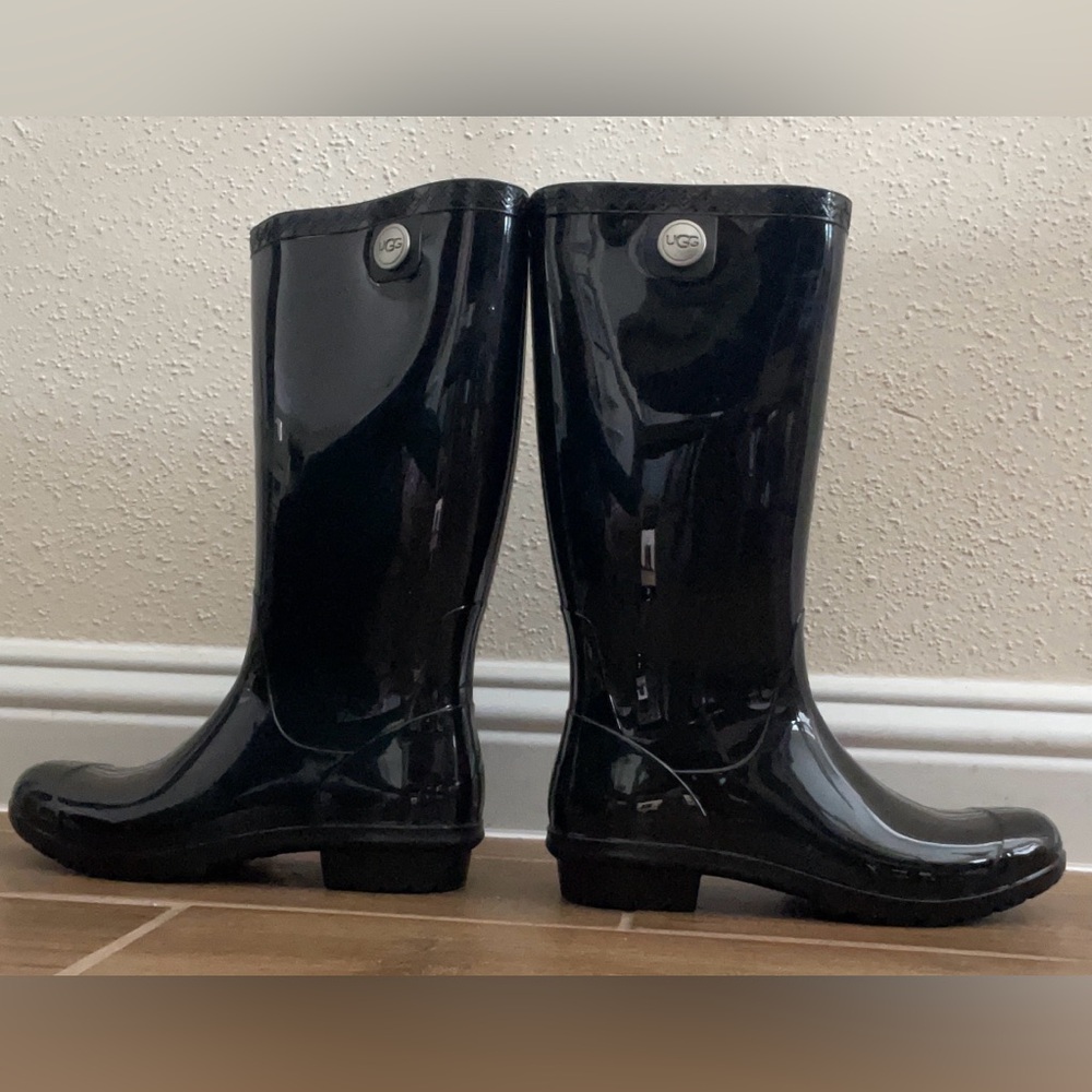 UGG Women’s Size US 7 Shaye Black Rubber Rain Boot - Picture 3 of 16